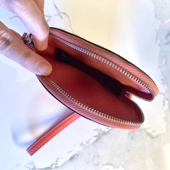 Coach Limited Edition Pink Heart Valentine Wristlet - Picture 5 of 8